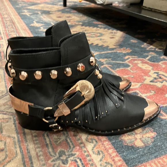Ivy Kirzhner Black Rose Gold Studded Leather Boots Size 10 (fits like 9) - Picture 3 of 11